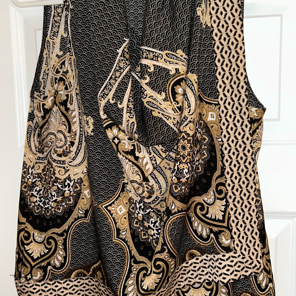 New York & Company Black and Gold Scallop Pattern Top